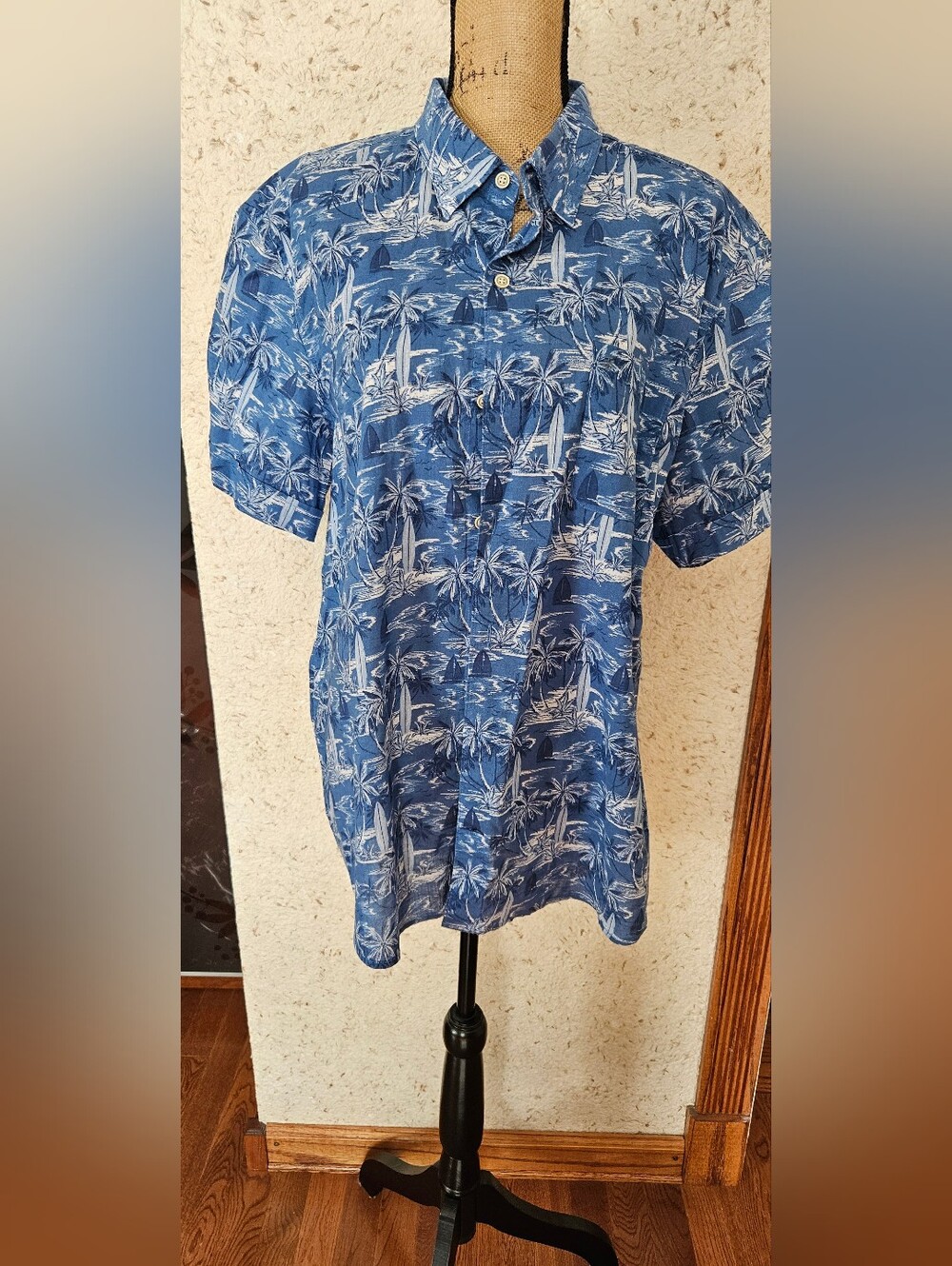 Izod Blue Palm Tree Print Short-Sleeve Polo.  100 % Cotton